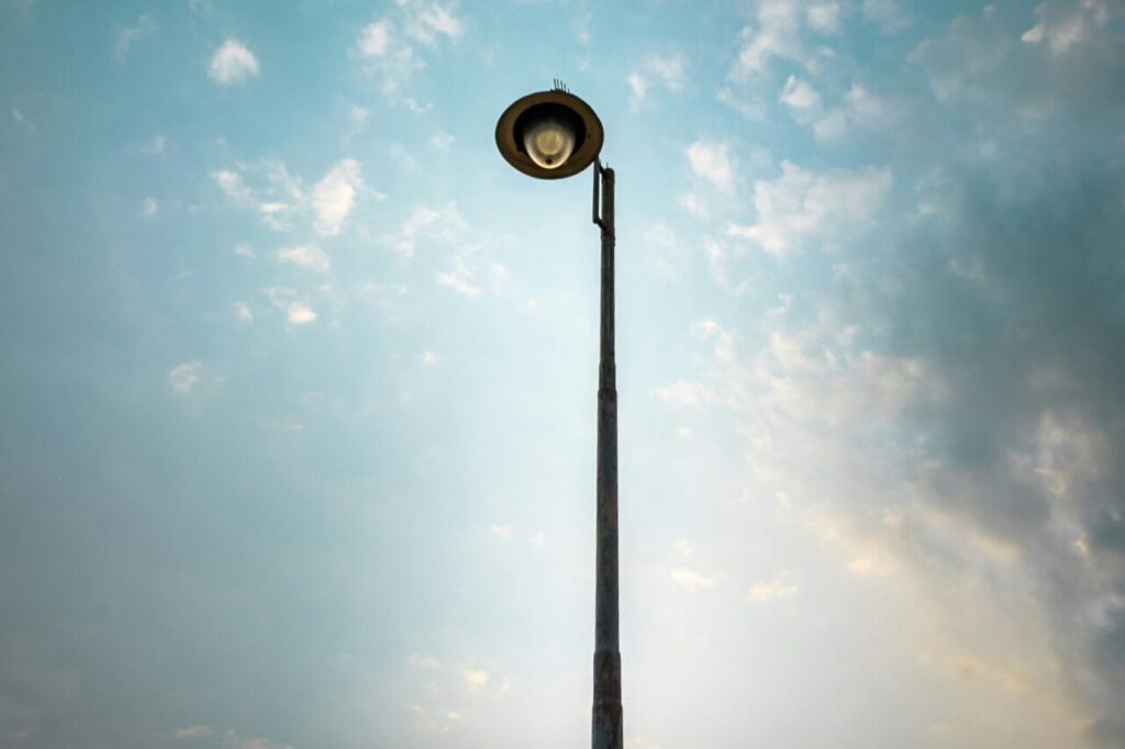 Iluminación y seguridad urbana luminaria alta
