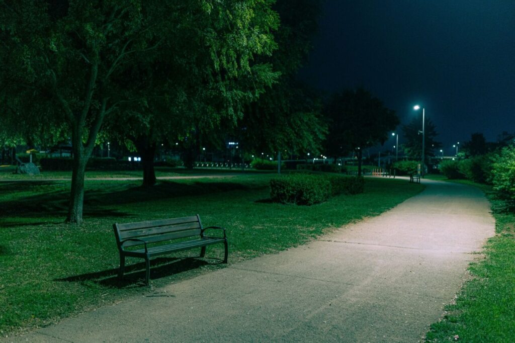 Iluminación y seguridad urbana mobiliario urbano